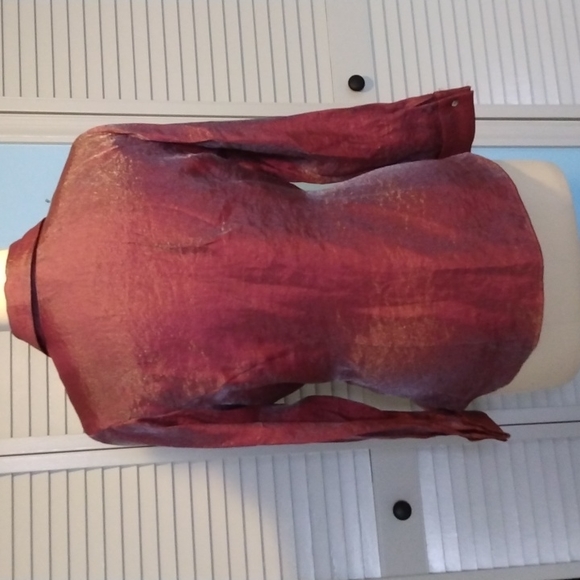 Iridescent deep red button down blouse size 1X - Picture 3 of 9